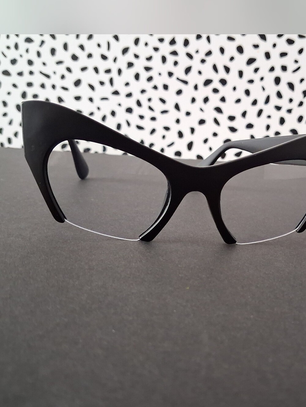 Stylish Black Cat-Eye Reading Glasses for Women